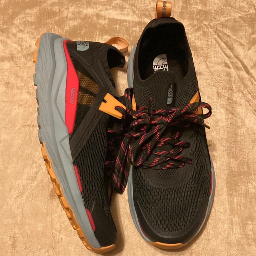 The North Face Vectiv Hypnum Asphalt Gray Coral